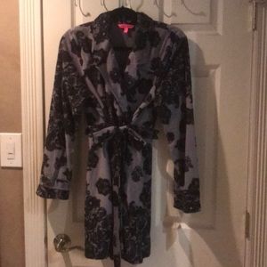 Betsy Johnson short robe
